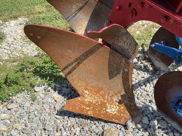 2-bottom-fast-hitch-plow-image-8