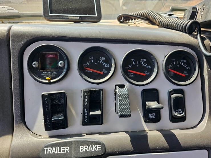 2006-sterling-l9500-image-92