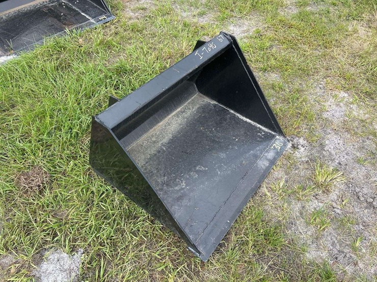 2025-jmr-36in-bucket-mini-skid-steer-attachment-image-2
