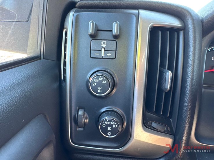 2015-chevrolet-1500-image-33