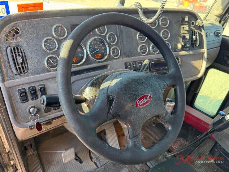 2016-peterbilt-389-image-21