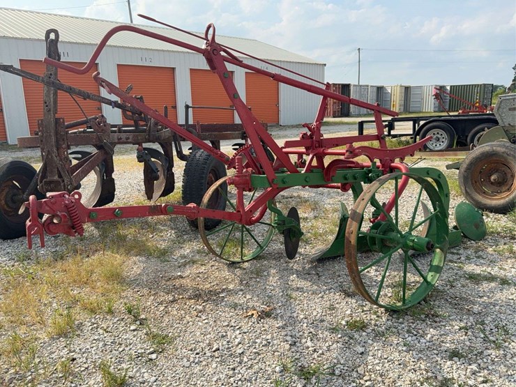 oliver-two-bottom-plow-image-1