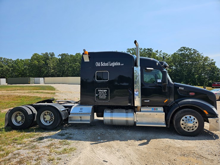 2017-peterbilt-579-image-25