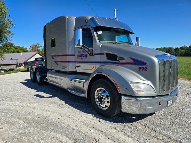 2015-peterbilt-579-image-36