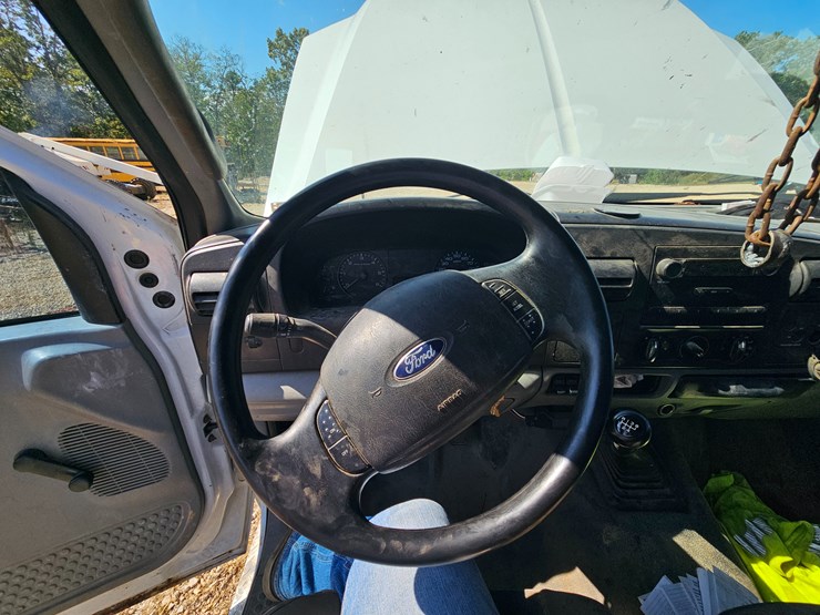 2005-ford-f450-image-38