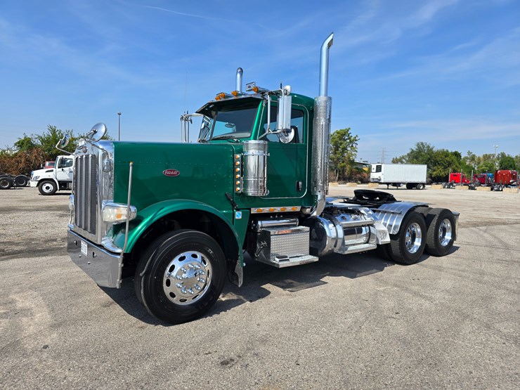 2014-peterbilt-388-image-5