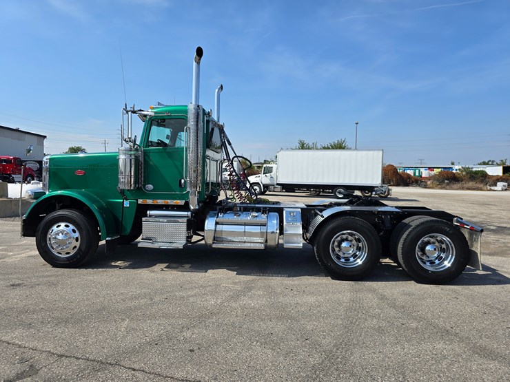 2014-peterbilt-388-image-12