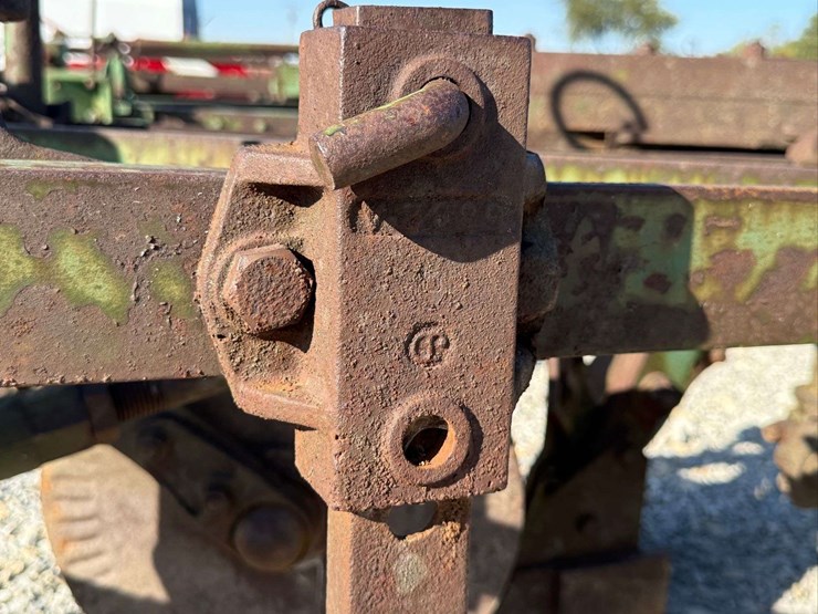 john-deere-4-bottom-pull-type-plow-image-28