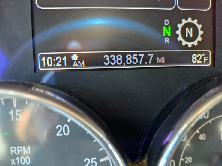 2019-peterbilt-567-image-96