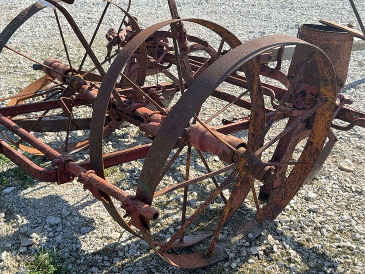 horse-drawn-planter-image-12
