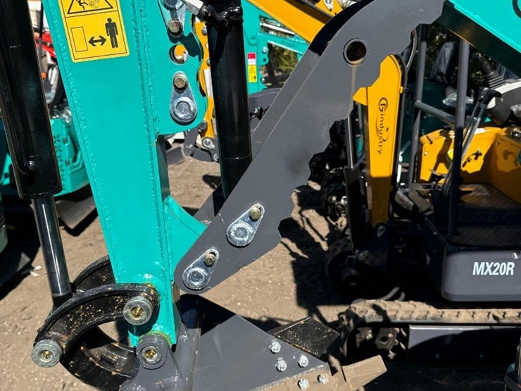 new-cfg-industrial-co-mini-excavator-model-qk16r-image-3