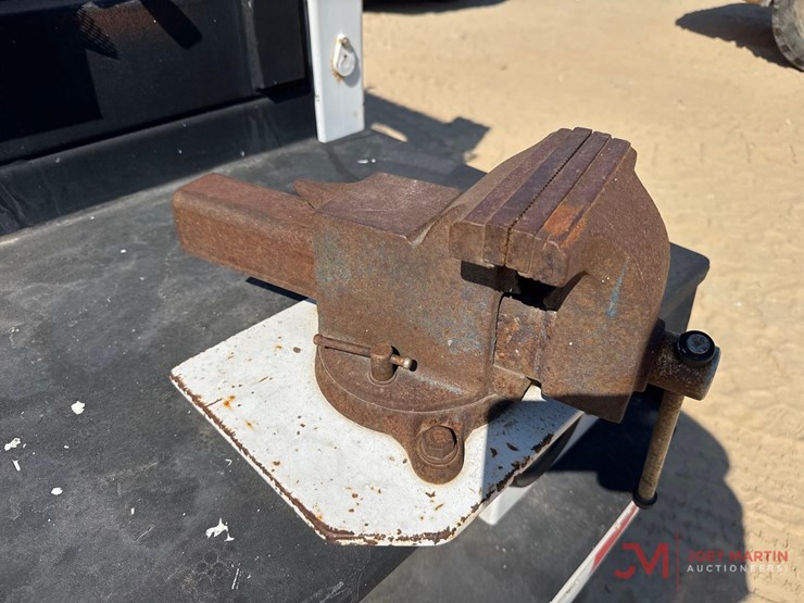 2017-ford-f550-xl-image-23