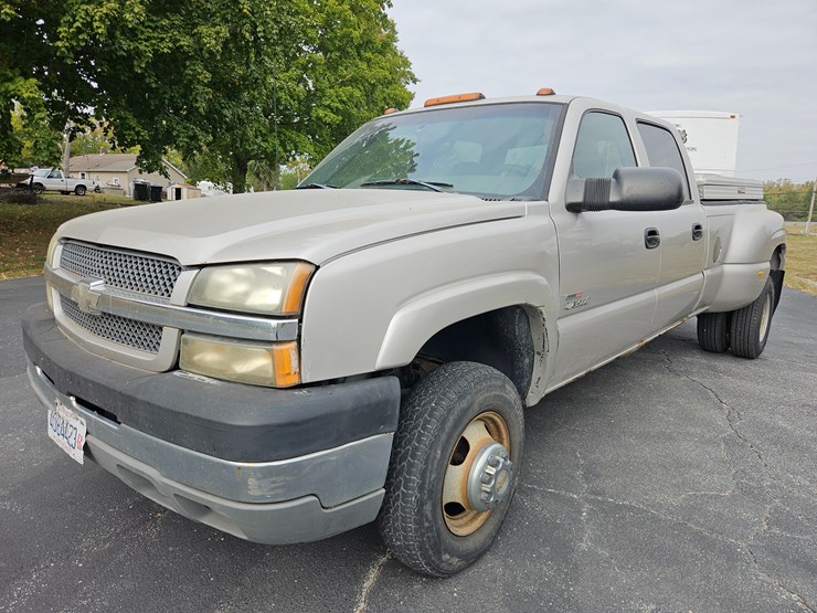 2004-chevrolet-silverado-3500-image-1