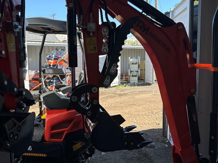 new-tpm-industrial-co-mini-diesel-excavator-model-tpm-20k-image-10