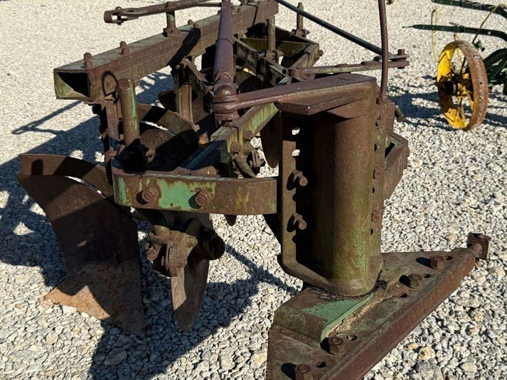 john-deere-4-bottom-pull-type-plow-image-32
