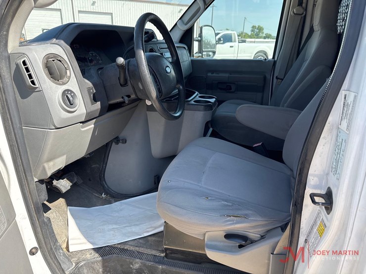 2010-ford-cargo-image-12