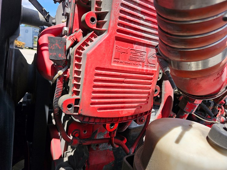 2010-peterbilt-389-image-44