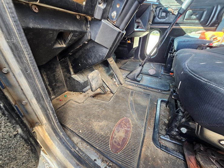 1989-peterbilt-379-image-70