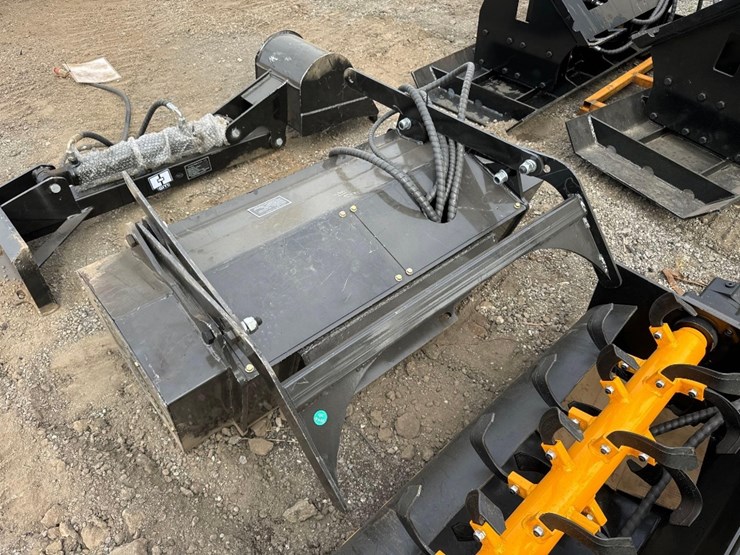 new-giyi-co-32in-mini-stand-on-skidloader-mulcher-attachment-model-ml32-image-3