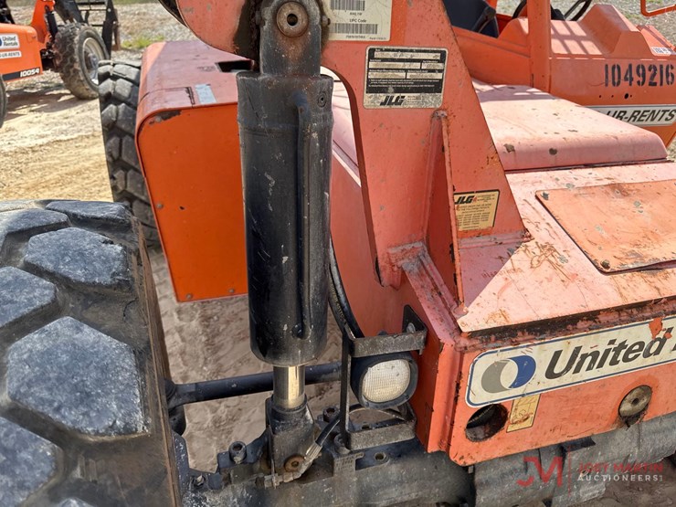 2016-jlg-8042-image-14