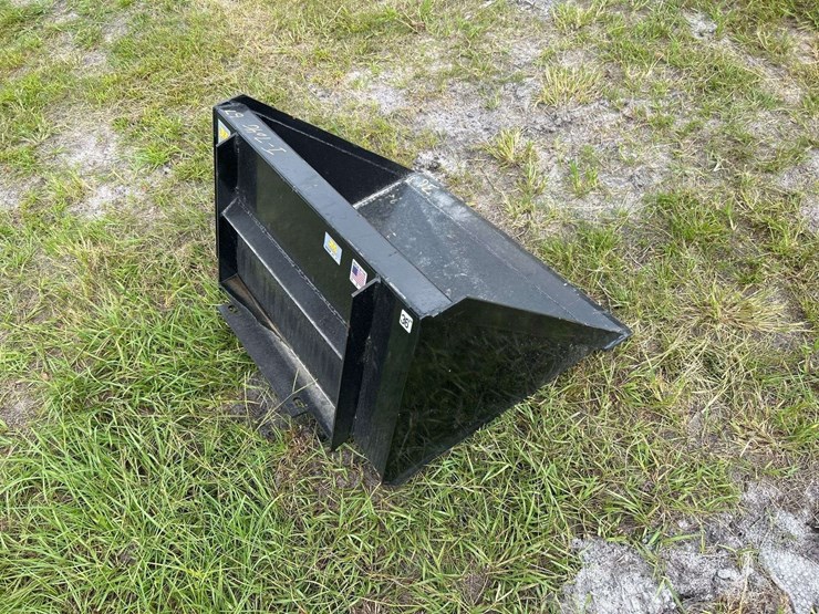 2025-jmr-36in-bucket-mini-skid-steer-attachment-image-3