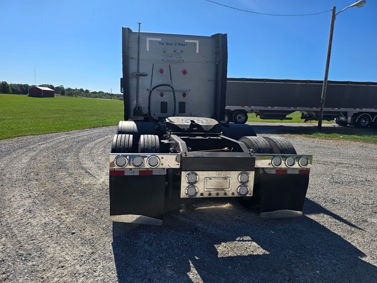 2015-peterbilt-579-image-16