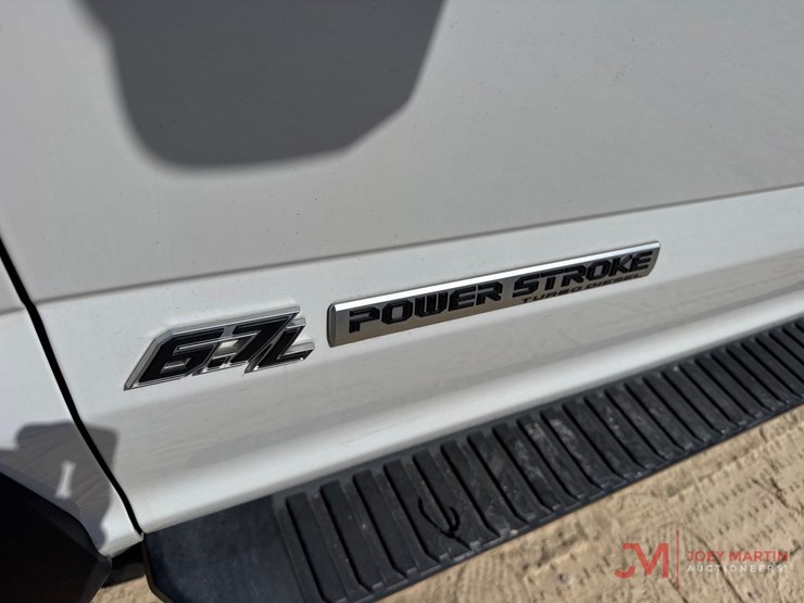 2017-ford-f550-xl-image-10