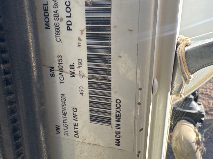 2014-caterpillar-12-image-29