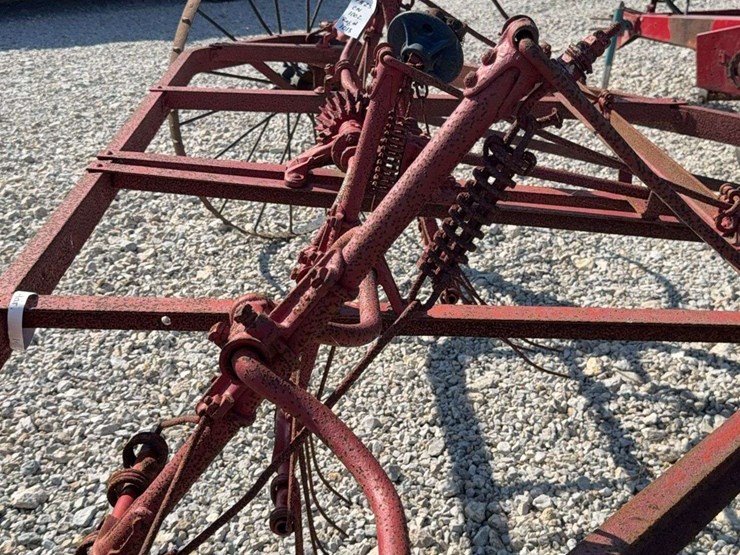 international-hay-tedder-image-18