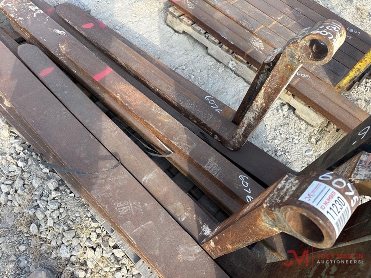 (1)-pair-of-48"-telehandler-forks-image-3