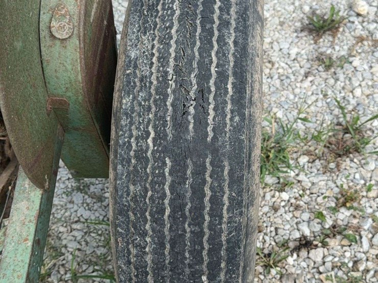 john-deere-model-b-planter-image-19