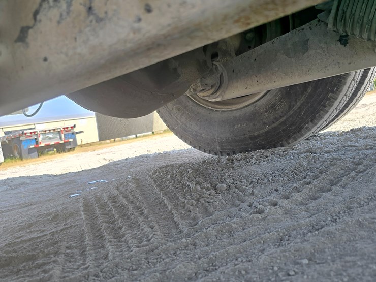 2014-peterbilt-365-image-111