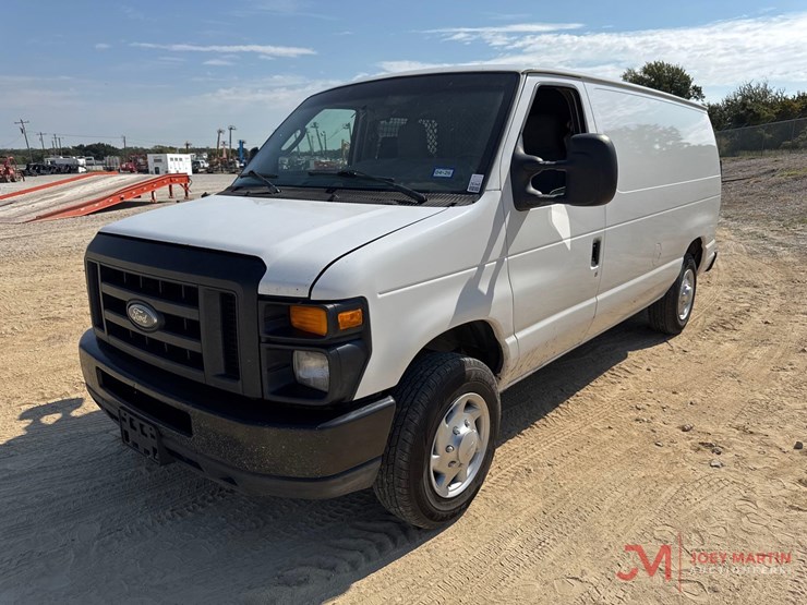 2010-ford-cargo-image-4