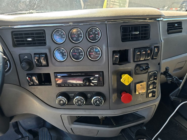 2015-peterbilt-579-image-73