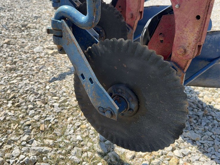 3-bottom-mounted-plow-image-18