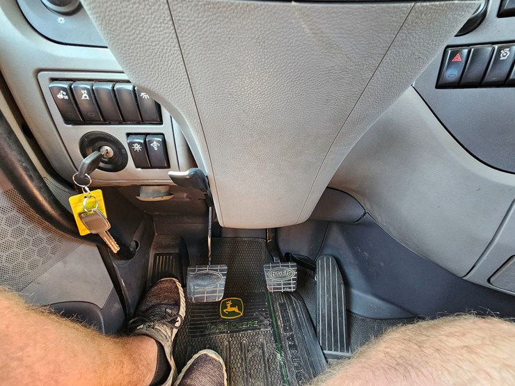 2017-peterbilt-579-image-71