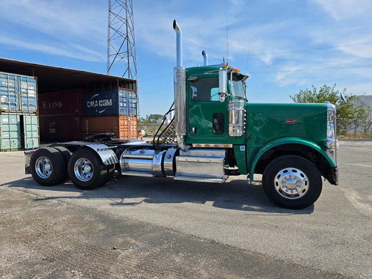 2014-peterbilt-388-image-43
