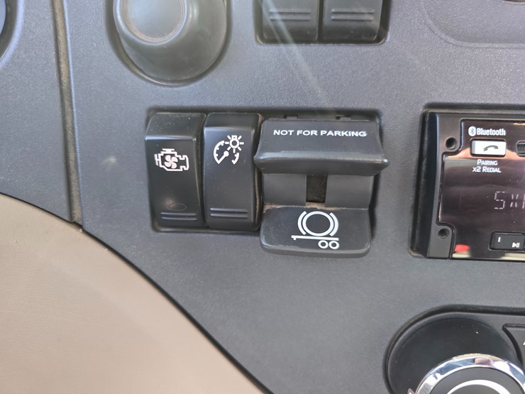 2019-peterbilt-567-image-88