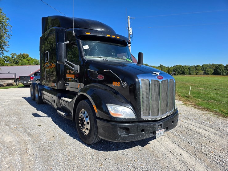 2015-peterbilt-579-image-37