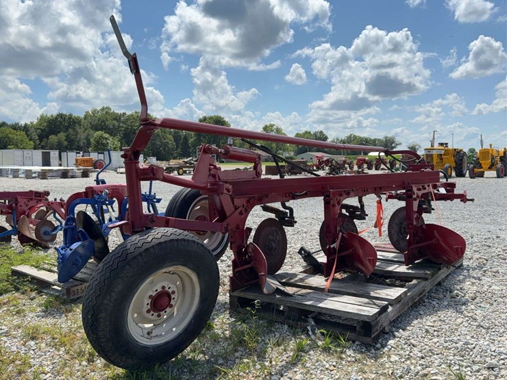 3-bottom-semi-mounted-plow-image-3