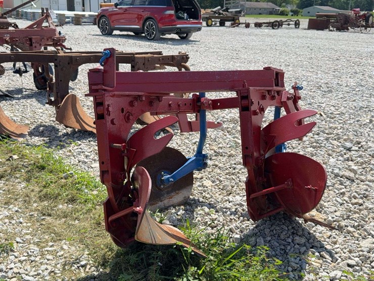 2-bottom-fast-hitch-plow-image-3