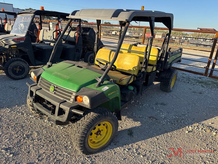 2021-john-deere-gator-image-4