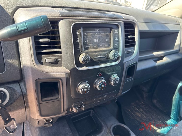 2014-ram-5500-heavy-duty-flat-bed-truck-image-21