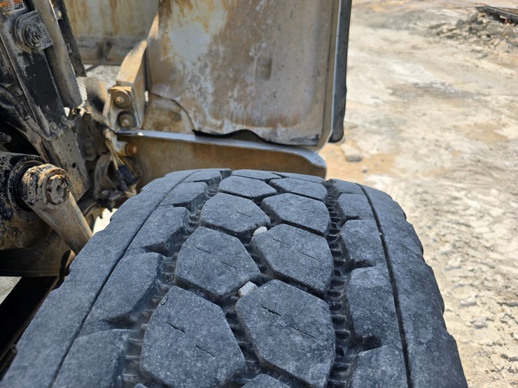 2014-peterbilt-365-image-65