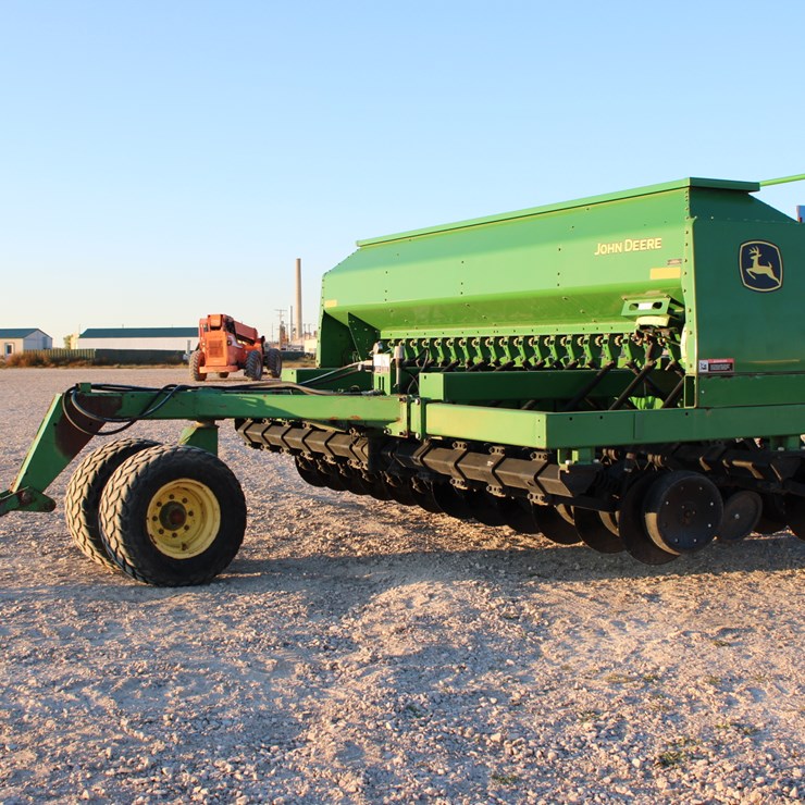 JOHN DEERE 1590
