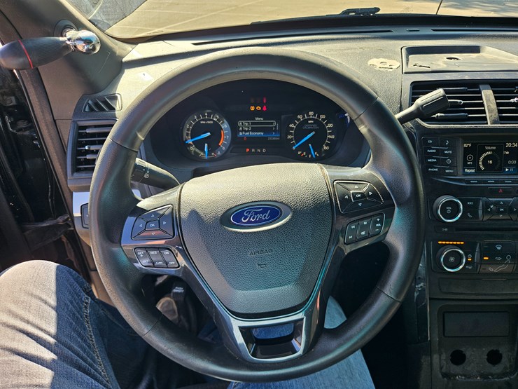 2017-ford-explorer-image-37