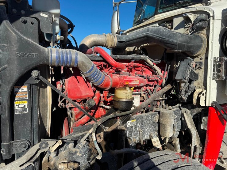 2016-peterbilt-389-image-18