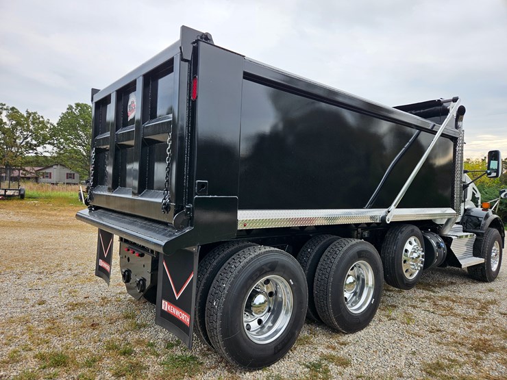 2015-kenworth-t800-image-18