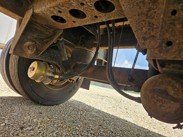 2011-great-dane-flatbed-image-38