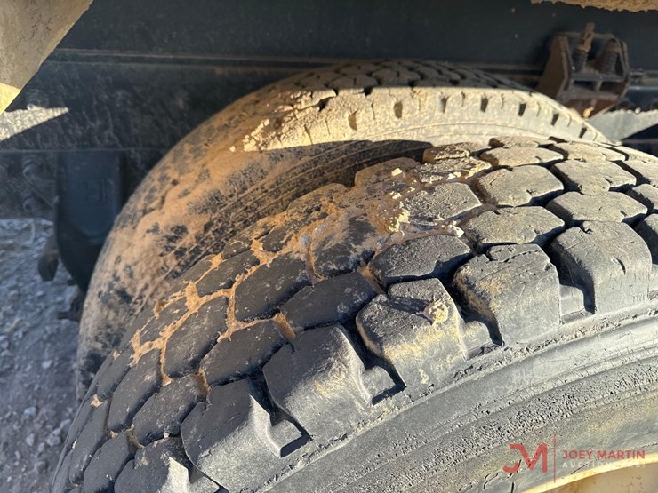2014-caterpillar-12-image-8